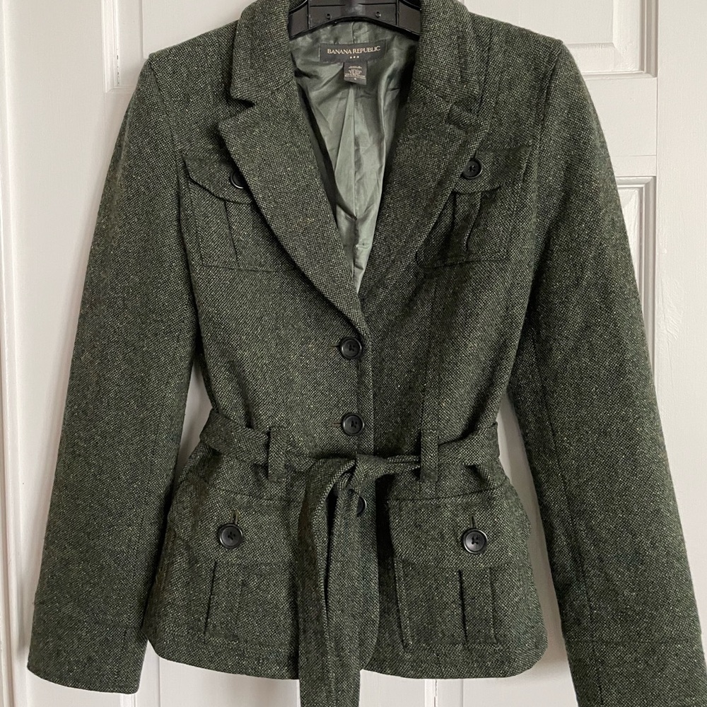 Green Tweed Jacket Banana Republic w/ matching belt, size 8